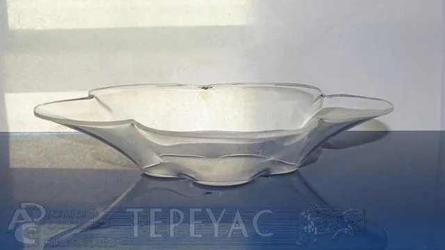 Acrílico termoformado transparente